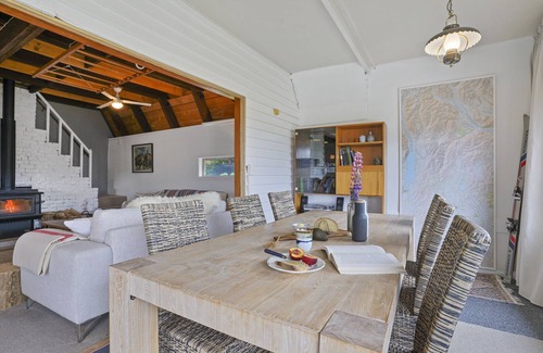 Fairlie Casa | Snow Chalet - Fairlie Holiday Home