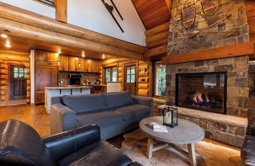 East Kootenay Casa | Snow Creek Cabin | Right on the Slopes | Hot Tub