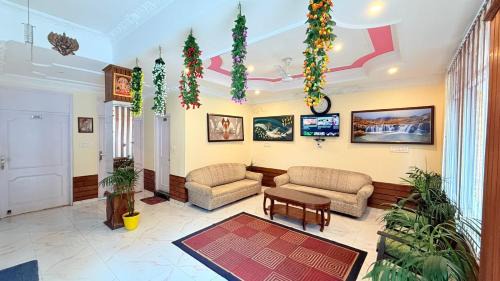 Dharamshala Apartamento | Snow Crest Inn A Pure Veg Hotel- Natural landscape Mountain View