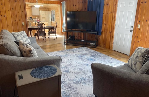 Vanderbilt Cabaña | Snow his here sled from your door Cozy 3 bedroom cottage in town-pet friendly!