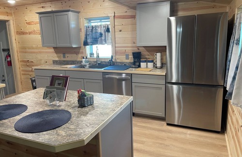 Vanderbilt Cabaña | Snow his here sled from your door Cozy 3 bedroom cottage in town-pet friendly!