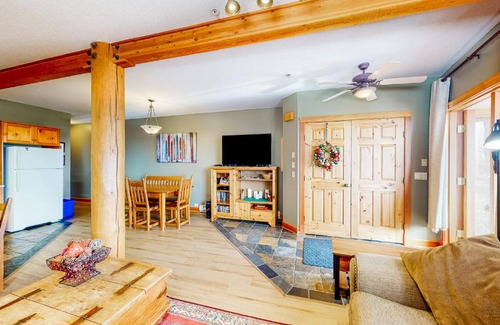 Snow Pine Estates Apartamento | Snow Leopard's Retreat