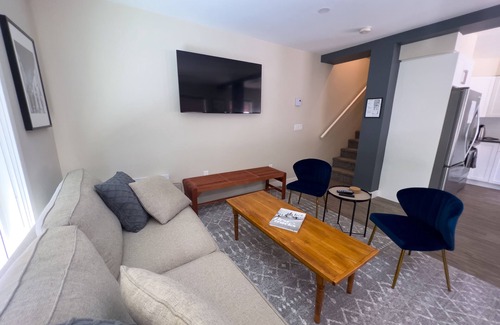 Revelstoke Casa | Snow Rodeo Escape. 3 floor Townhouse, 2 private patios, 7 person HOT TUB!!!