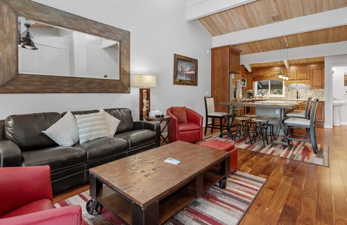 Big Bear Lake Cabina | Snow Summit Thrush8 - Walk to Snow Summit, Hot Tub, Swimming Pool