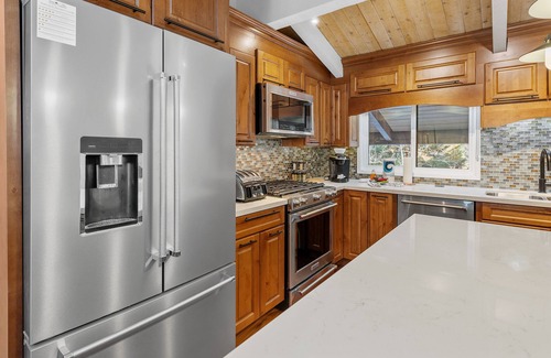 Big Bear Lake Cabina | Snow Summit Thrush8 - Walk to Snow Summit, Hot Tub, Swimming Pool