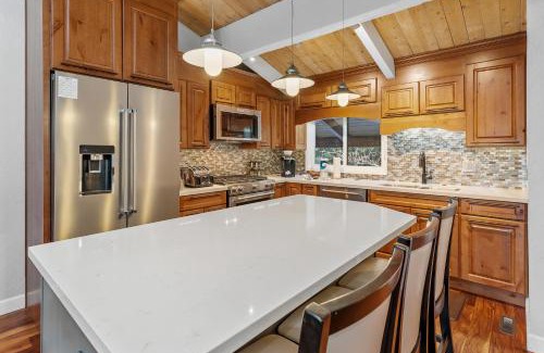 Big Bear Lake Casa | Snow Summit Thrush8 - Walk to Snow Summit Ski Resort