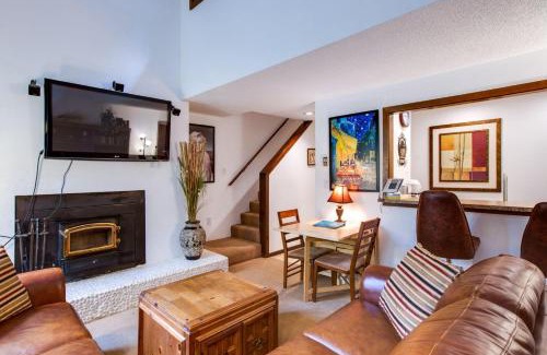 Glacier Apartamento | Snowater Condo #31 - Fireplace - Wifi - Sleeps 4
