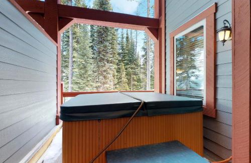 Snow Pine Estates Casa | Snowbanks 3