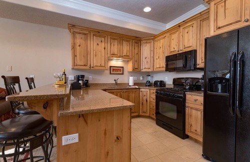 Ogden Casa | Snowbasin Haven LS42 | Hot Tub | Lake | Pool