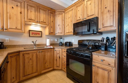 Ogden Casa | Snowbasin Haven LS42 | Hot Tub | Lake | Pool
