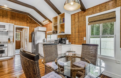 Bonita Springs Cabaña | Snowbird-friendly historical cottage with high-speed WiFi & washer/dryer