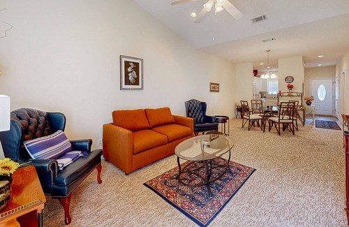 Dock Junction Condominio | Snowbird-friendly end condo with back patio, washer/dryer, streaming, central AC