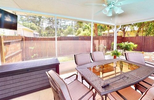 Florida Ridge Casa | Snowbird-friendly home with private pool, central AC, and WiFi - dogs welcome