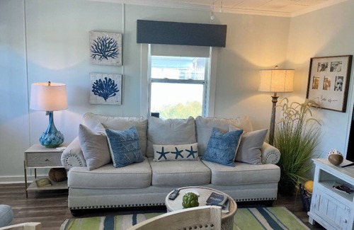 Gulf Shores Casa | SNOWBIRDS dream house on the canal in the heart of Gulf Shores Walk to the beach
