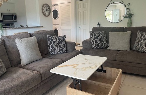 Laurel Park Condominio | Boho Beach Condo