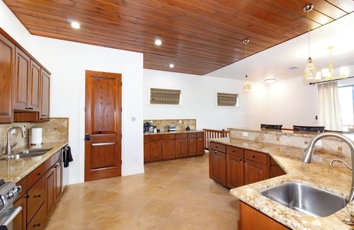 Holiday Shores Casa | Bonus Game Room - BBQ - RV Garage - Beautiful River Views