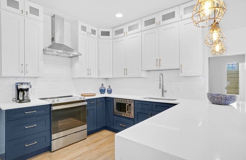 Avalon Beach Estates Casa | Modern house with HEATED PRIVATE POOL, 6 min walk to deeded beach.
