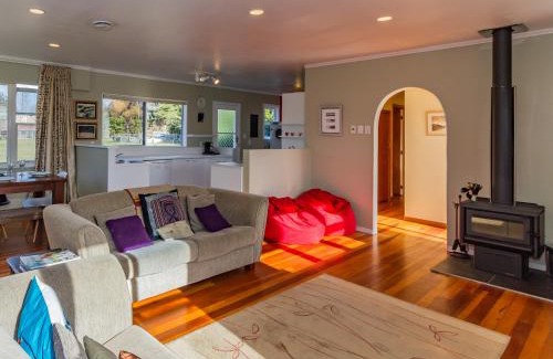 Rangataua Casa | Snowcano Cottage - Rangataua Holiday Home