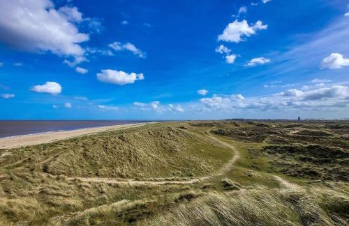 Winterton-on-Sea Casa | Snowdrop Cottage dog friendly and 2 minutes to Winterton Beach