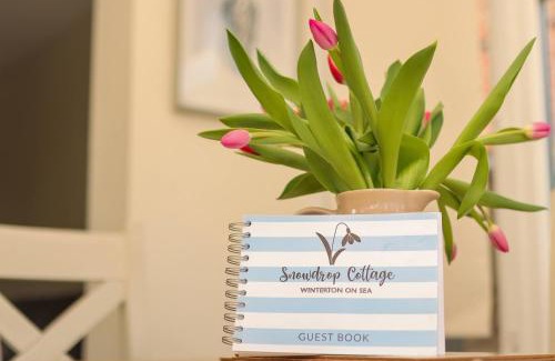 Winterton-on-Sea Casa | Snowdrop Cottage dog friendly and 2 minutes to Winterton Beach