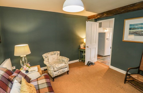 Potter Brompton Cabaña | SNOWDROP COTTAGE, pet friendly, with open fire in Brompton-By-Sawdon