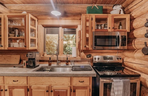 Glacier Cabina | Snowline Cabin #81 - Hot Tub - WiFi - Pets Ok