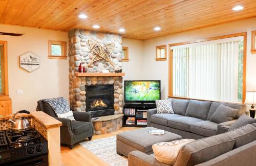 Glacier Casa | Snowline Hillside Chalet