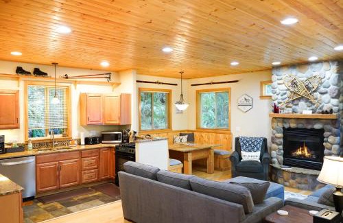 Glacier Casa | Snowline Hillside Chalet