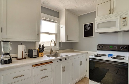 Mound Apartamento | Snowmobile Trail On-Site: Lakefront Mound Apt!