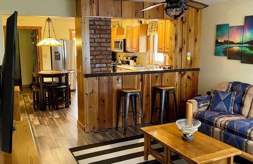 Hurley Casa | Snowmobiles, Skiing, ABR Amazing 2-bedroom house with WiFi in Hurley, Mercer