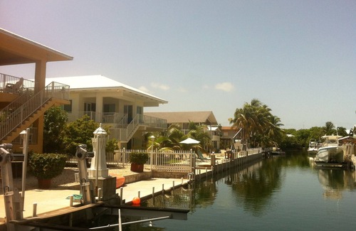 Ramrod Key Casa | Paisaje nevado - Hogar limpio y tropical 3/2 construido a medida en Beautiful Canal