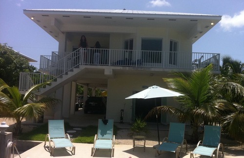 Ramrod Key Casa | Paisaje nevado - Hogar limpio y tropical 3/2 construido a medida en Beautiful Canal