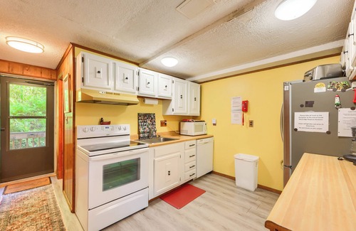 Snowshoe Cabina | Snowshoe Cabin w/ Resort Perks - Ski, Tube & More!