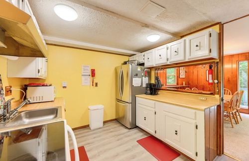 Snowshoe Cabina | Snowshoe Cabin w/ Resort Perks - Ski, Tube & More!