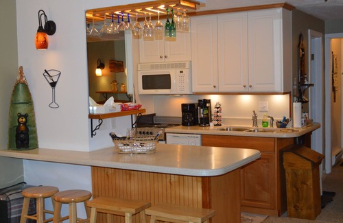 Snowshoe Condominio | * Acogedor Chalet * Área de juegos de verano, vistas Mtn, WIFI, TV / DVD, W / D