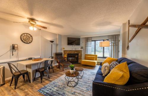 Snowshoe Apartamento | Snowshoe Ski-in & Ski-out at Silvercreek Resort - Family friendly, jacuzzi, hot tub, mountain views