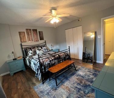 Snowshoe Apartamento | Snowshoe Ski-in & Ski-out at Silvercreek Resort - Family friendly, jacuzzi, hot tub, mountain views