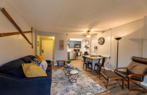Snowshoe Apartamento | Snowshoe Ski-in & Ski-out at Silvercreek Resort - Family friendly, jacuzzi, hot tub, mountain views