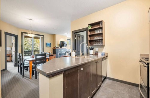 East Kootenay Apartamento | Snowy Lodge | Ski-In/Out | Upper Village | Pets Ok