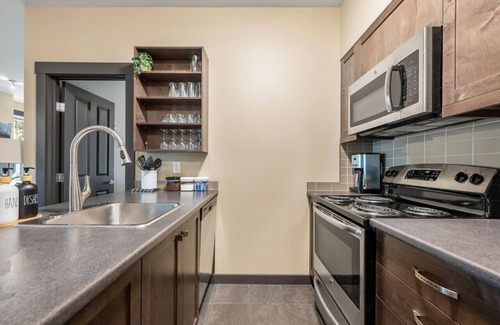 East Kootenay Apartamento | Snowy Lodge | Ski-In/Out | Upper Village | Pets Ok