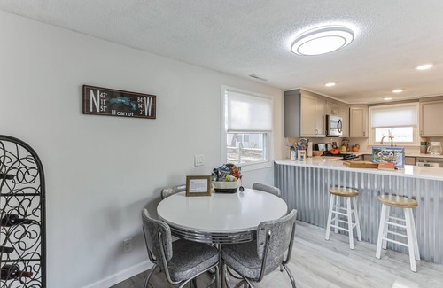 Grass Lake Casa | Snuggle time is great at the LiL Carrot waterfront on Big Wolf Lake
