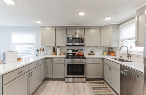 Grass Lake Casa | Snuggle time is great at the LiL Carrot waterfront on Big Wolf Lake