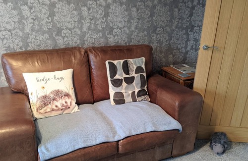 Lincoln Cabaña | SNUFFLING HEDGEHOG, pet friendly, with a garden in Cherry Willingham