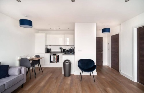 Old Trafford Apartamento | Snug 1BR Apt 4KTV Free Parking