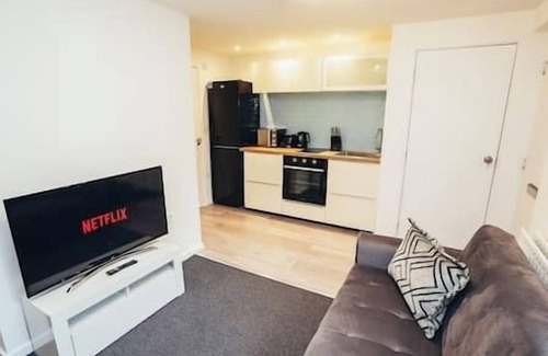 Hilton Apartamento | Snug 1BR Apt Self Check In Parking | By DerBnB
