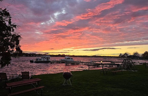 Sturgeon Bay Cabaña | Snug Harbor Inn - Cabaña de 2 dormitorios