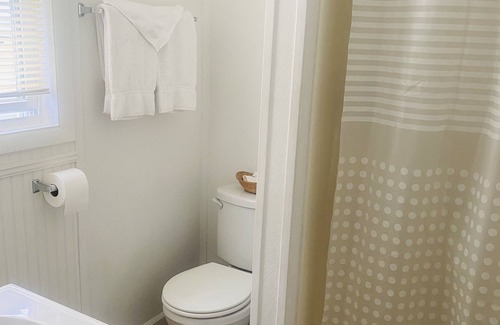 Chincoteague Hotel | Snug Harbor Marina and Hotel