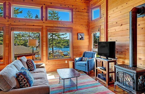Friday Harbor Cabina | Snug Harbor Resort and Marina - Two Bedroom Water View Cabin, King Beds