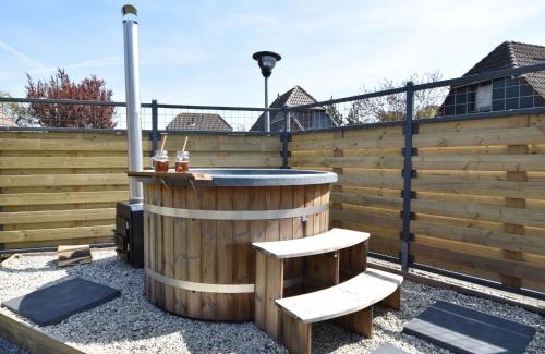 Herkingen Casa | Snug Holiday Home in Herkingen with Jacuzzi in the Garden