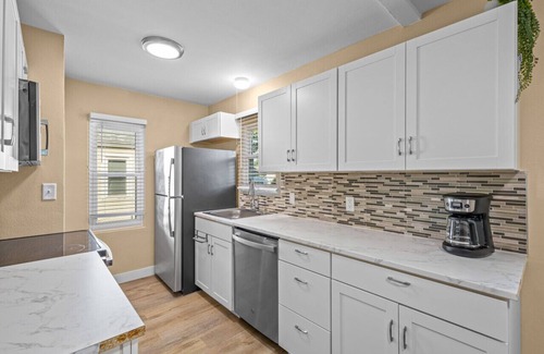 Central - Terry Casa | Snug, neighborly home perfect for your small group